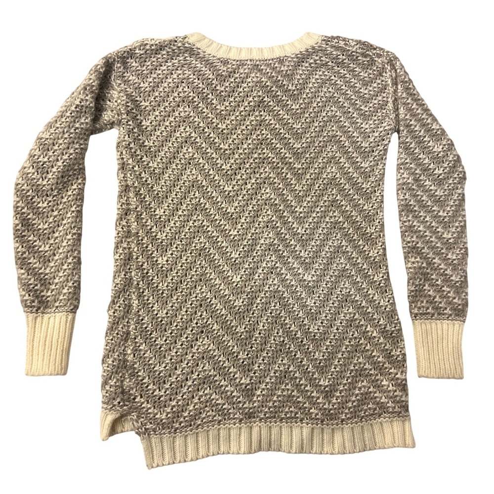 Aeropostale Womens Grey Cream Chevron Knit Crewneck Sweater Size Small High-Low - Picture 8 of 8